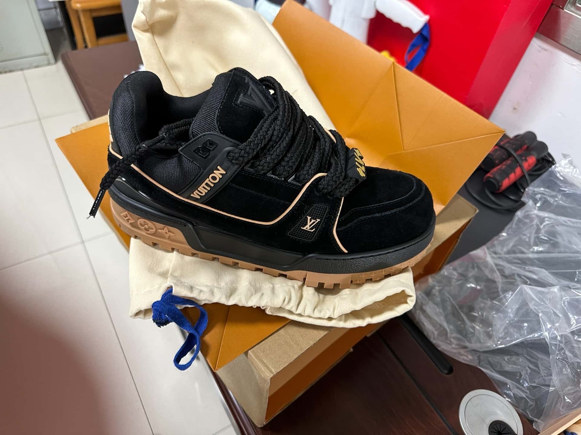 루이비통 LV 트레이너 스니커즈 photo review