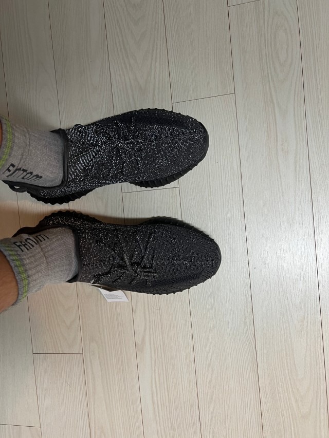 아디다스 이지 부스트 350 V2 photo review