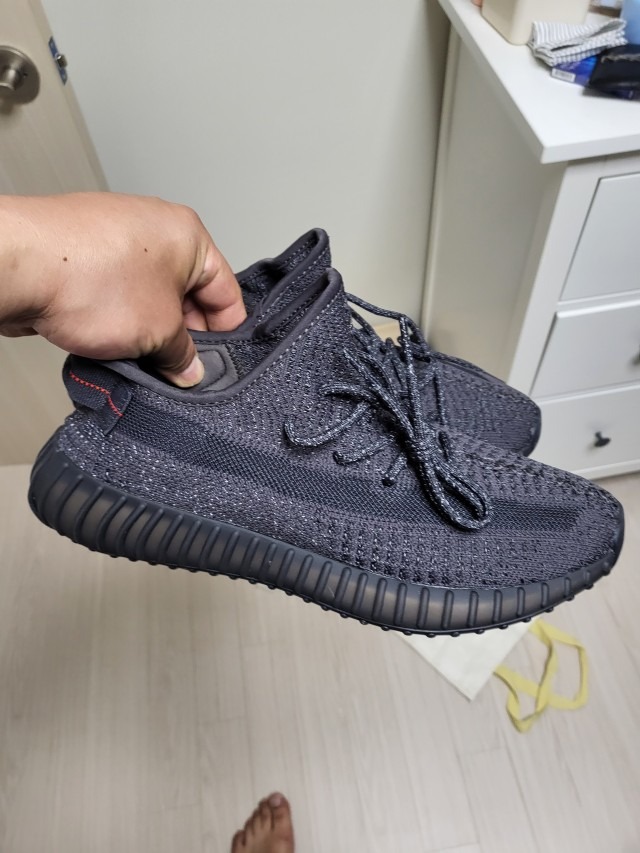 아디다스 이지 부스트 350 V2 photo review